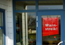 Fällt bald das Streikverbot für beamtete Lehrer? Dass das Bundesverfassungsgericht mündlich über die Beschwerden der Kläger verhandeln will, gilt schon als Erfolg. Foto: Richard Huber / Wikimedia Commons (CC BY-SA 3.0)