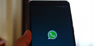 Jederzeit mal eben über WhatsApp mit den Eltern kommunizieren? Das ist in den Bundesländern erstaunlich unterschiedlich geregelt. Foto: alberthbq / Pixabay (CC0 1.0)