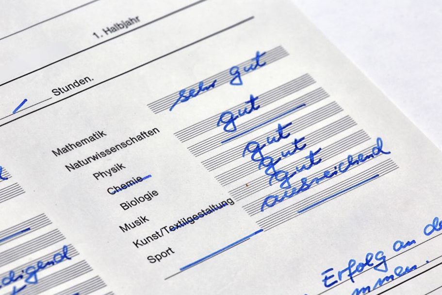Auschnitt aus einem Zeugnis mit verschiedenen Notenanagaben