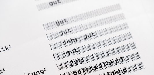 Zeugnis Noten (c) shutterstock /Lukassek