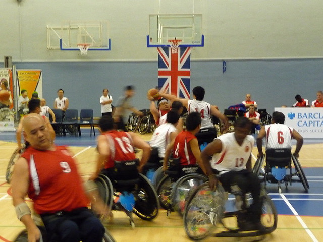 Auch bei den Paralympics - hier ein Basketballspiel 2010 - gibt es keine gemischten Wettkämpfe. (Foto: WhyOhGee/Flickr CC BY 2.0)