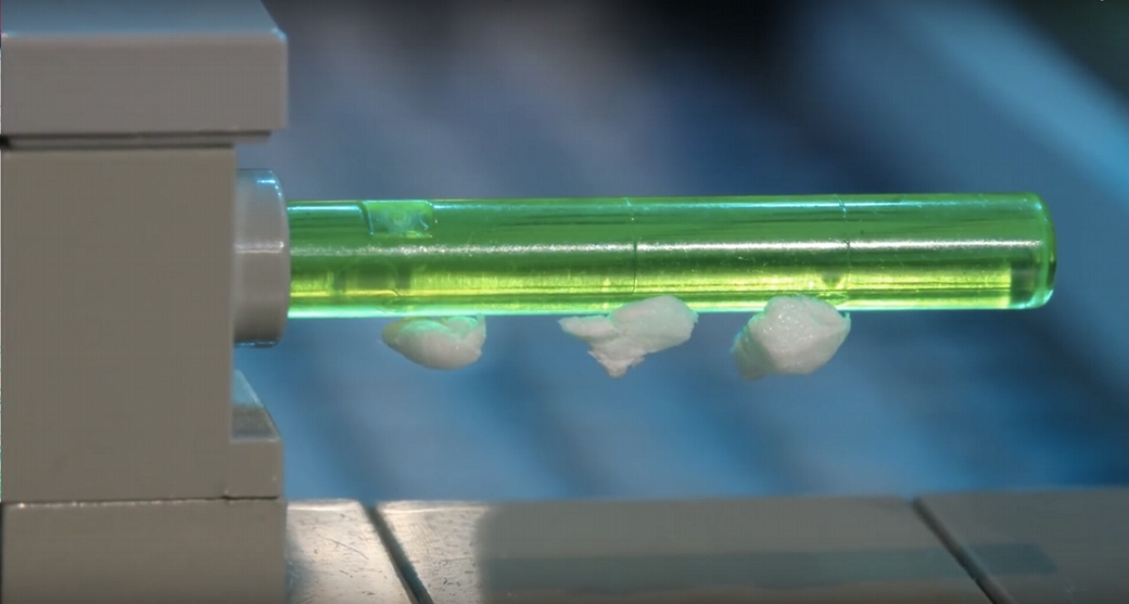 Der Teilchenbeschleuniger als brachiale Methode der Wissenschaft. Stefan Müller erklärt in seinem Brickfilm wie das funktioniert. Foto: Screenshot