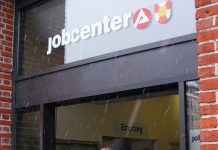 Was kommt nach der „Warteschleife“? In erstaunlich vielen Fällen offenbar eine Ausbildung und nicht das Jobcenter. Foto: Aktion Freiheit statt Angst / flickr (CC BY 2.0)