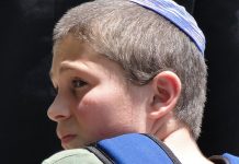 Sich an einer deutschen Schule offen als Jude zu bekennen scheint heute wieder ein Risiko zu sein. Foto: Adam Jones / flickr (CC BY-SA 2.0)