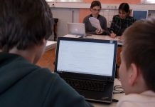 Ökonom fordert Bildungsrevolution zur Stärkung der sozialen Kompetenzen In der digitalisierten Zukunft kommt den sozialen Kompetenzen höchster Stellenwert zu. Foto: Franz Glaw / WikimediaCommons (CC BY-SA 3.0)