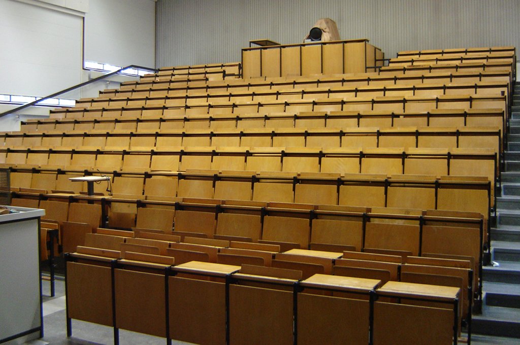 Nicht nur in die z.T. altehrwürdigen Hörsäle der thüringischen Hochschulen muss mehr Digitaltechnik einziehen, findet der Landes-RCDS. Foto: Amidasu / Wikimedia Commons (CC BY-SA 3.0)