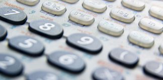 Wirschaftsminister fordert: Mathe-Unterricht muss unterhaltsamer werden