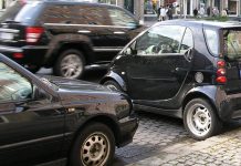 Vor vielen Schulen spielen sich jeden Morgen chaotische Szenen ab. Foto: GTI / Wikimedia Commons (CC BY 3.0)