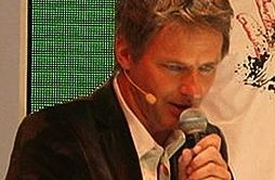 Äußert Kritik am förderalen Bildungsystem in Deutschland: Moderator Jörg Pilawa; Foto: Julian Oejen aka Don.chulio / Wikimedia Commons (CC BY-SA 3.0)