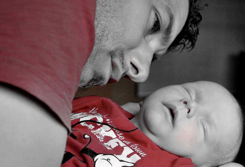 Vor allem Väter klagen darüber, dass sie zu wenig Zeit für ihre Kinder haben. Foto: sabrina gonstalla / pixelio.de