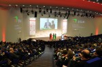 Voll besetzte Ränge: Publikum und Bühne des Deutschen Schulleiterkongresses. Foto: Schnabel