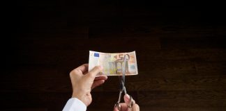 Disziplinarverfahren: Professor, der sich für Querdenker-Medium engagiert, erhält weniger Geld