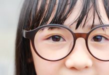 Immer mehr Kinder kurzsichtig – Augenärzte: Tageslicht hilft, ab nach draußen!