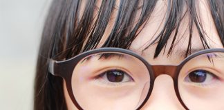 Immer mehr Kinder kurzsichtig – Augenärzte: Tageslicht hilft, ab nach draußen!