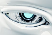 “Maßgeschneiderter Unterricht”: Nachhilfe-Unternehmen sieht große Chancen in KI Ein mechanisches Auge in Großaufnahme