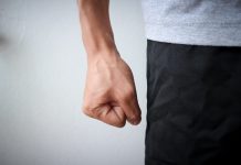 Wut auf Lehrkräfte: Corona-Leugner verschicken Drohbriefe an Schulen – Bildungssenatorin schaltet die Staatsanwaltschaft ein