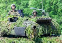 Verfassungsklage: GEW zieht gegen mehr Bundeswehr in Schulen vor Gericht