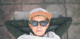 Attraktive Mitschüler verringern schulischen Erfolg – allerdings nur von Jungen