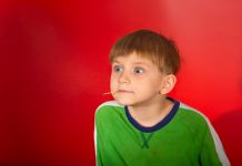 Neuer TikTok-Trend: mit Zahnstocher im Unterricht – nur vermeintlich harmlos: Was Challenges unter Schülern so gefährlich macht