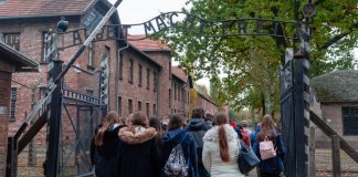 Wenn Lehrkräfte besonders gefordert sind: Provokationen von Schülern in KZ-Gedenkstätten