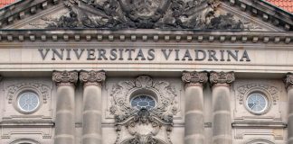 Rechtsextreme Umtriebe: Hochschul-Gruppen fordern Handeln der Uni-Leitung