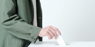 Bildungsforscher Zierer: “Schule ist der zentrale Ort der Demokratiebildung” – aber…