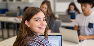 PISA-Pilotstudie: Schüler, die im Unterricht regelmäßig Computer nutzen, sind (tatsächlich) digital kompetenter