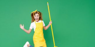 CDU-Bürgermeister will, dass Schüler Klassenzimmer putzen! Eltern laufen Sturm