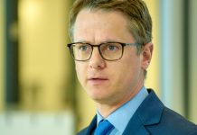 Lehrer ent-beamten? CDU-Vize Linnemann tritt Debatte um staatliche Personalausgaben los