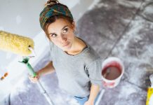 Weil viele Schulgebäude verrotten: Immer mehr Lehrkräfte greifen zu Besen und Pinsel, um Klassenzimmer halbwegs herzurichten