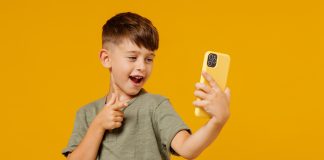 TikTok-Verbot auch zu Hause: Wie eine Stadt die Fünftklässler offline bringt