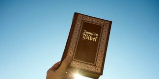 Große Unbekannte: Nur noch die wenigsten Deutschen lesen in der Bibel