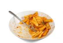 Kostenloses Schulessen für alle: SPD-Landeschef sieht das Angebot kritisch