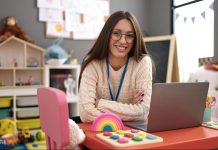 Zukunftsstudie Kita-Management 2024 von Wolters Kluwer: Kita-Leitungen sehen große Potenziale in der Digitalisierung – Ausstattung hinkt oft noch hinterher