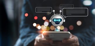 Bildungsrevolution? Bundesland ermöglicht Schulen einheitlichen Zugriff auf KI-Chatbot KI-Bot mit Sprechblasen "steigt" aus einem Smartphone auf.