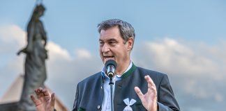 “Wieder einen Spaltkeil mehr rein in die Gesellschaft”: Ein Jahr Genderverbote für Schulen und Hochschulen – eine Bilanz