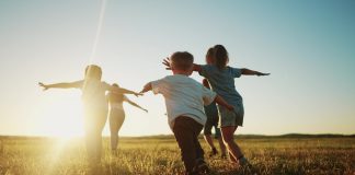 News4teachers-Podcast von Kati Ahl: “Wellbeing” als Schulprogramm – sind dänische Schulkinder (deshalb) glücklicher?