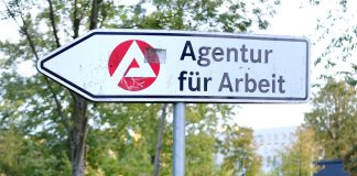 „Versprechen gebrochen“: Proteste gegen Sommerferien-Arbeitslosigkeit der Referendare