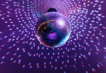 Sanitäre Anlagen im Wettbewerb: Disco-Licht und Handy-Halterungen auf dem Schulklo