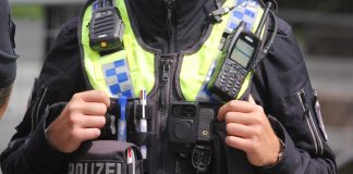 Gewalt an (Brennpunkt-)Schulen: Landesregierung kündigt starke Polizeipräsenz auf Schulhöfen an