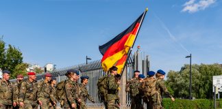 Wehrdienst: GEW sieht Lehrkräfte in der Pflicht, Schüler aufzuklären – umfassend