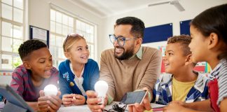 „Verbundfach Naturwissenschaften“? Scharfe Kritik an KMK-Kommission – Fachverbände und Philologen laufen Sturm