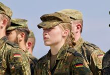 “Aktuelle Gefährdungslage”: Debatte um Wehrpflicht (auch für Frauen) kocht hoch