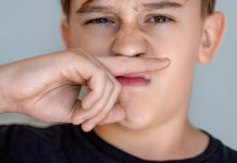 „Geruchsprobleme“ (Ursache ungeklärt): Komplettes Gymnasium bleibt vorläufig zu