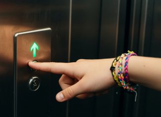 Bildungssenatorin kündigt perspektivisch größere Klassen an – aus Kostengründen