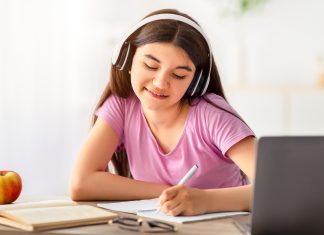 Teilhabe an der digitalen Welt: Warum die Schule für benachteiligte Kinder zum entscheidenden Zugang werden könnte
