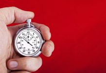 “Verfassungsviertelstunde” mit Bildungsminister: Schüler diskutieren über Soziale Medien