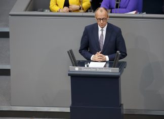 Merz verlangt „große Kraftanstrengung“ für Bildung (insbesondere von Eltern)