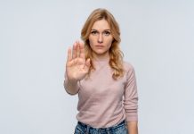 Erlass: Lehrkräfte dürfen verfassungsfeindliche Positionen nicht als legitim hinnehmen