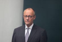 Zu schlecht: Bundeskanzler besucht seine alte Schule (und verrät Abiturnote nicht)